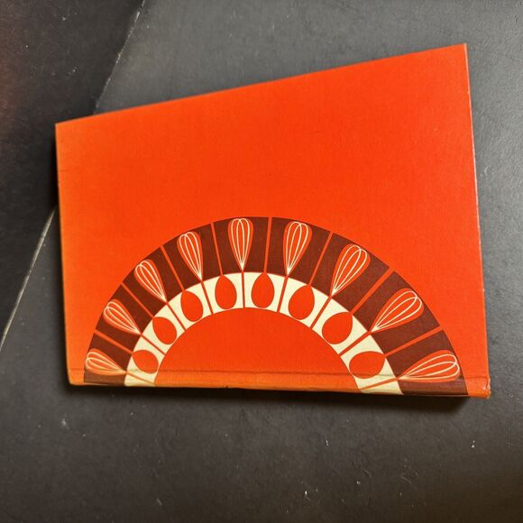 Vintage Julia Child Cook Book, "The French Chef Cookbook" hard cover [Book 208] - Picture 3 of 14